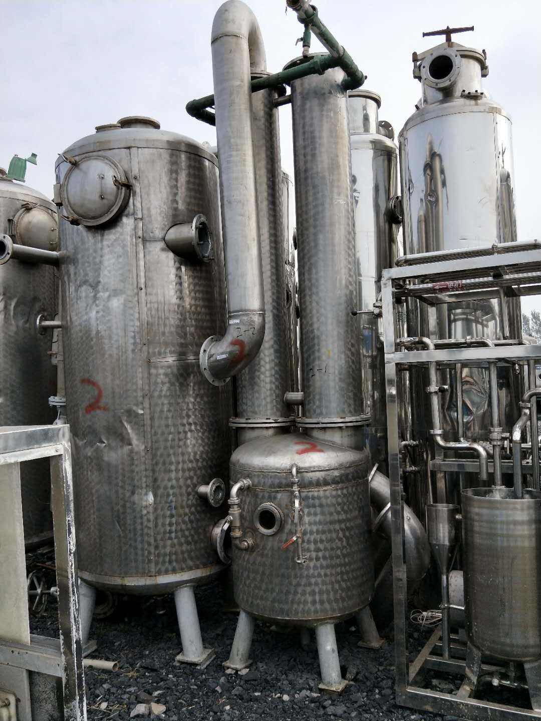 多效蒸發(fā)器的工作原理及優(yōu)點: 多效蒸發(fā)器的工作原理及優(yōu)點: